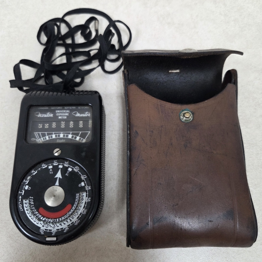 Vintage Westen Master II Universal Exposure Light Meter Mdl 735 w/ Leather Case